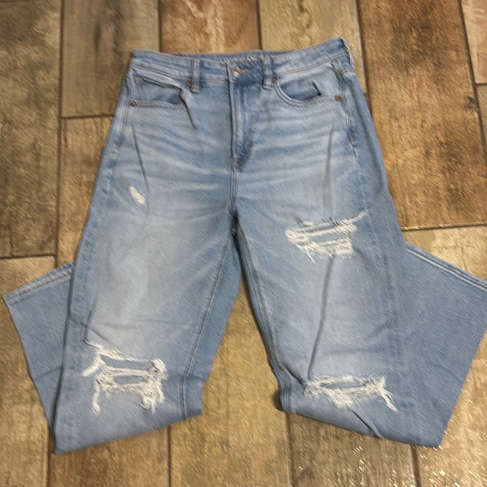 American Eagle curvy mom